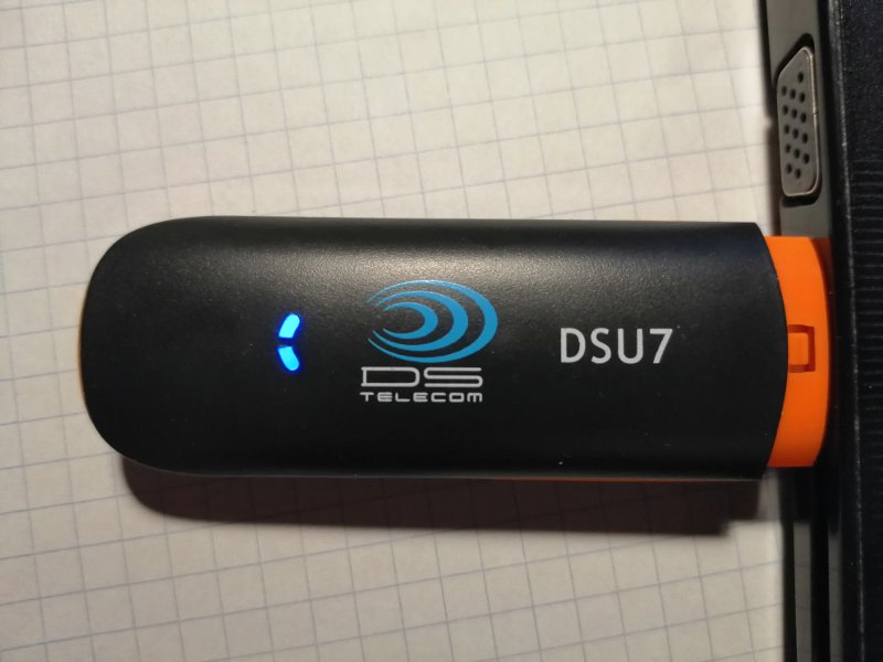 Модем DS Telecom DSU7 подключенный к ноутбуку